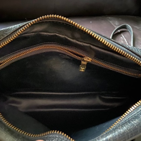 Louis Vuitton Epi Leather Crossbody - Picture 6 of 8